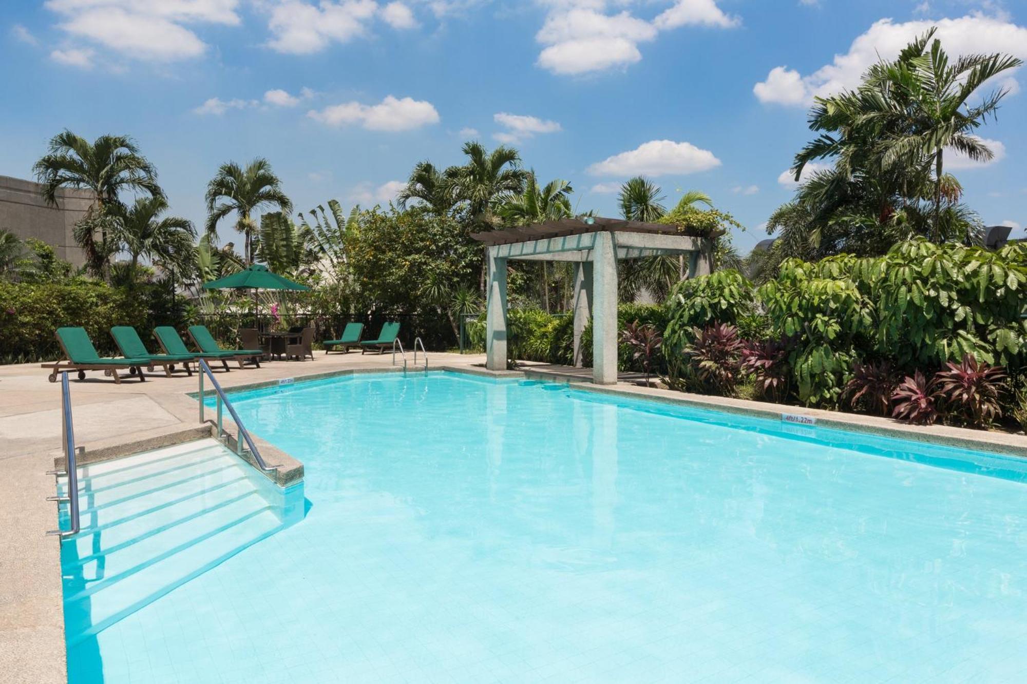 Holiday Inn & Suites Manila Galleria By Ihg Pasig City Eksteriør billede